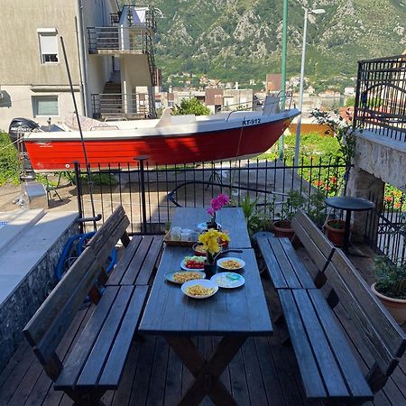 Themis Apart Hotel Kotor Bagian luar foto