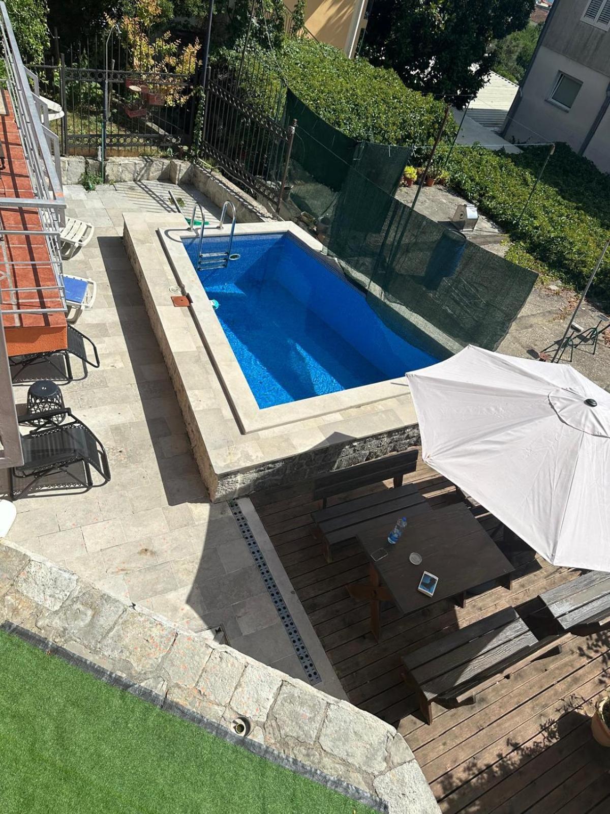 Themis Apart Hotel Kotor Bagian luar foto