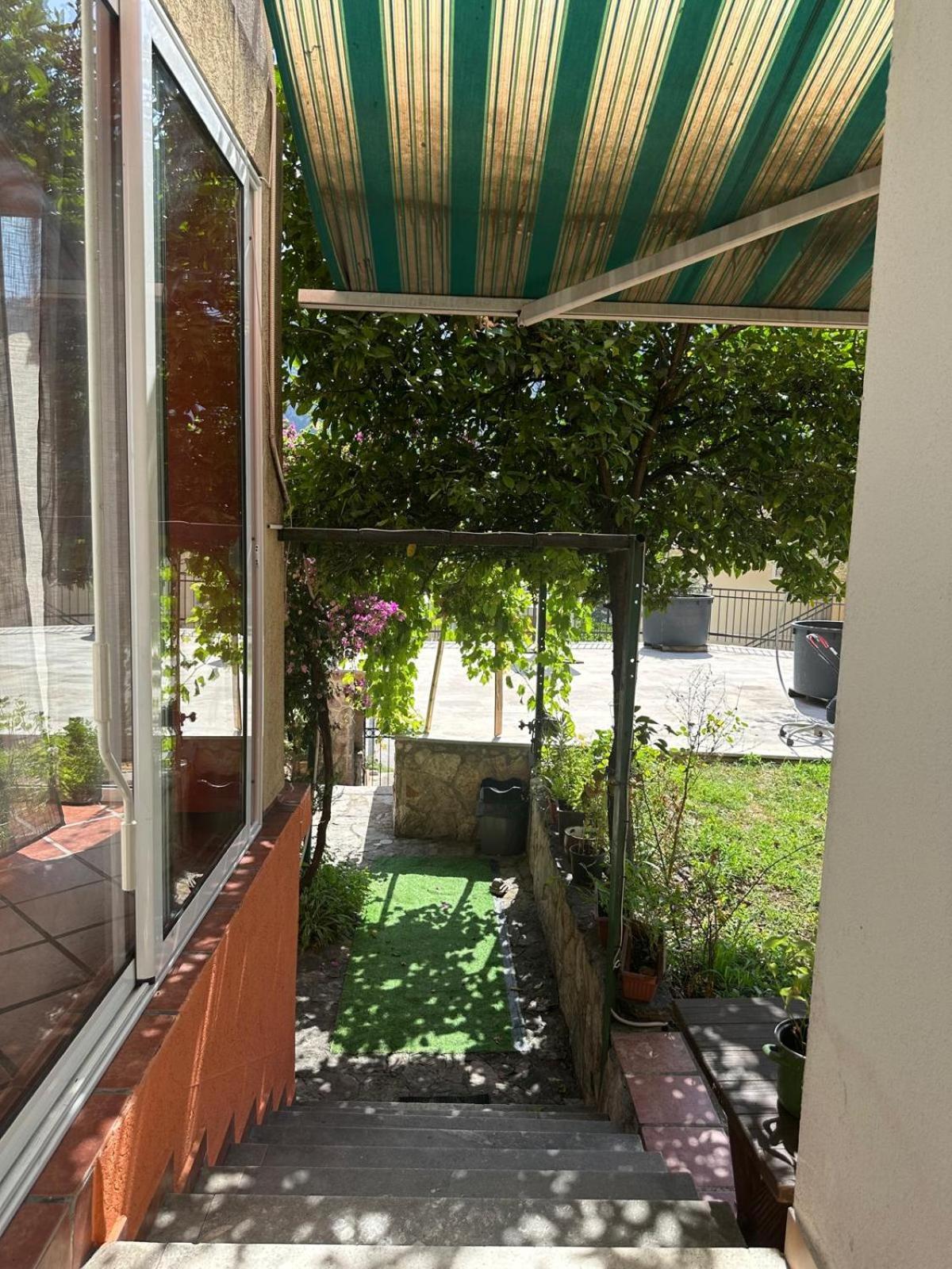 Themis Apart Hotel Kotor Bagian luar foto
