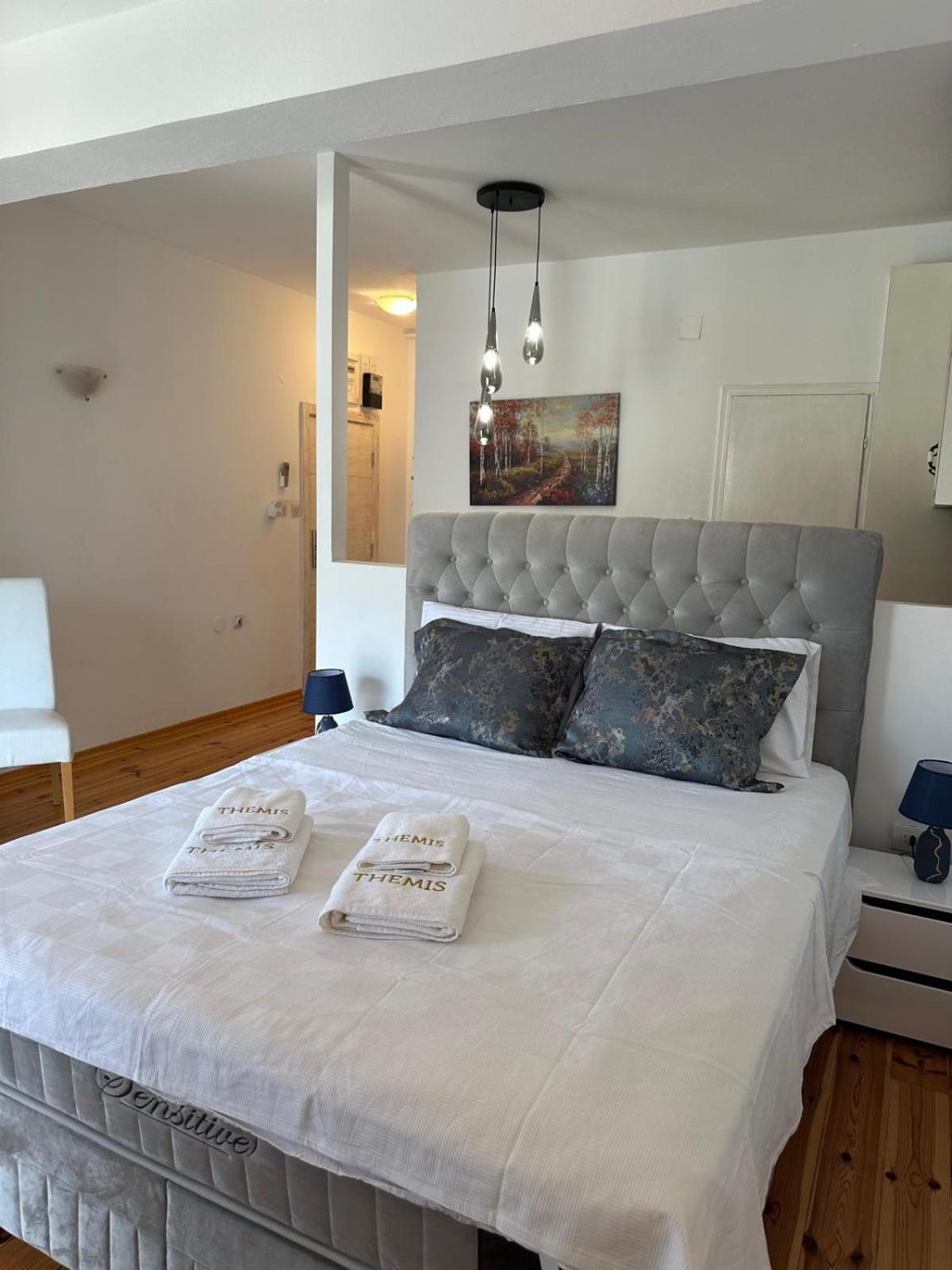 Themis Apart Hotel Kotor Bagian luar foto