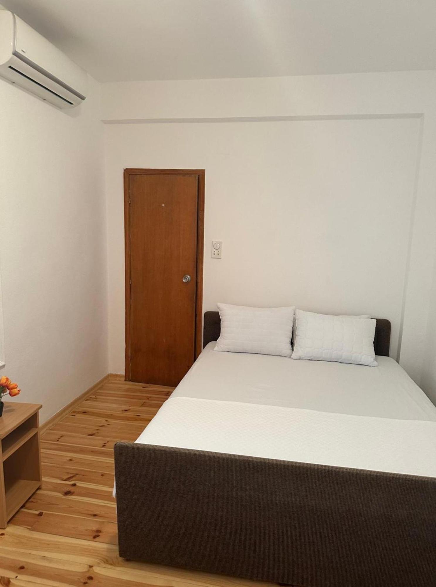 Themis Apart Hotel Kotor Bagian luar foto