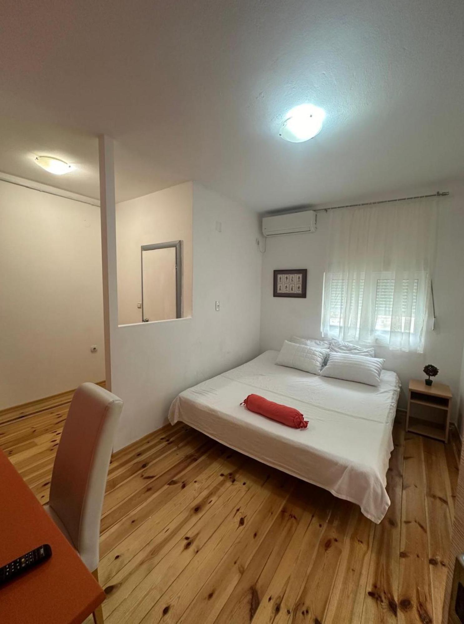Themis Apart Hotel Kotor Bagian luar foto