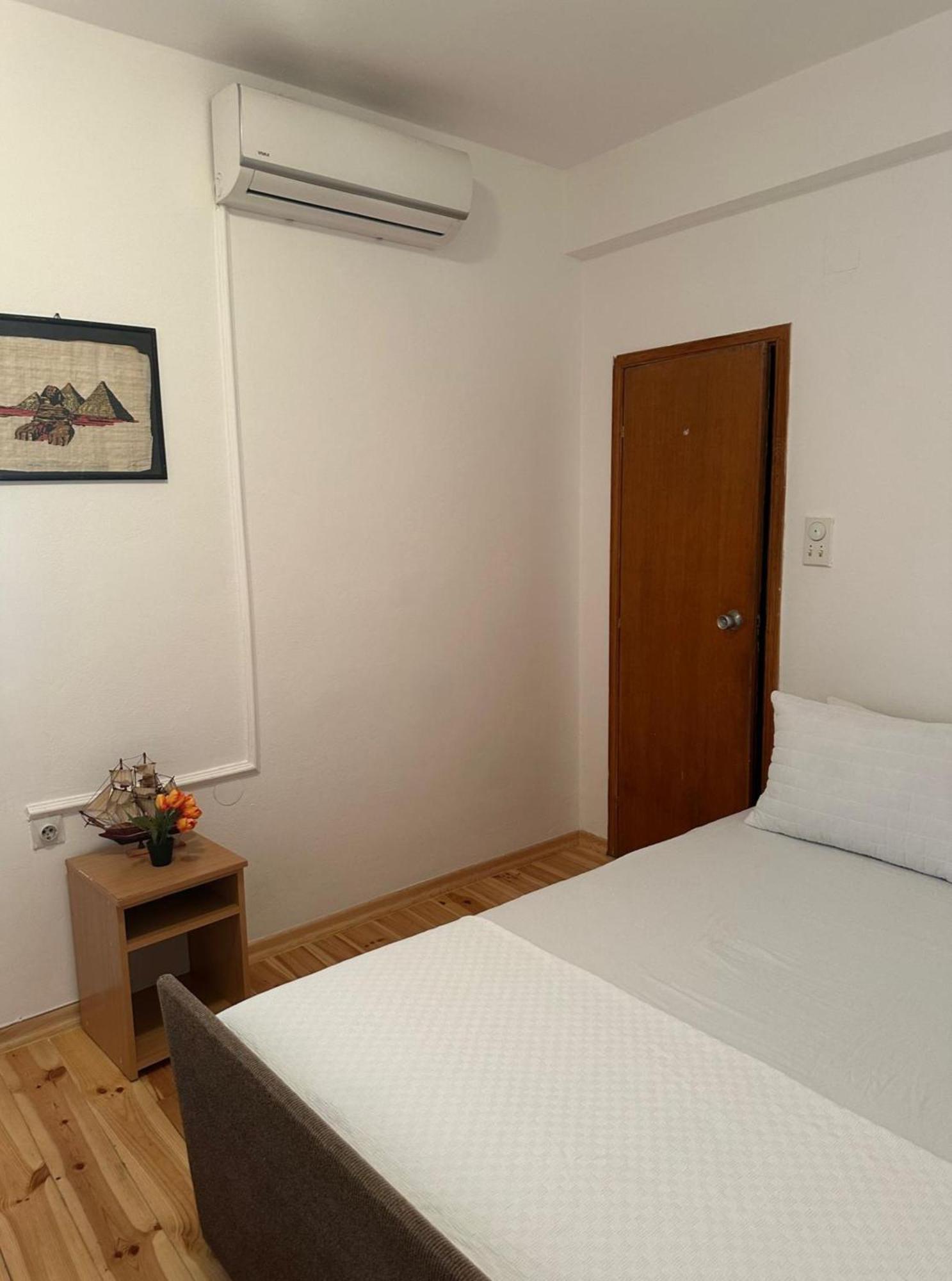 Themis Apart Hotel Kotor Bagian luar foto