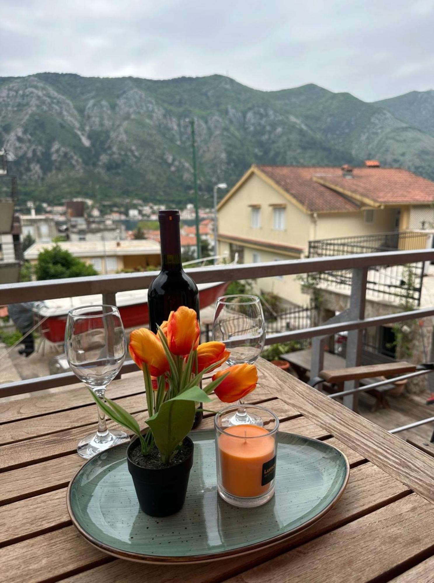 Themis Apart Hotel Kotor Bagian luar foto
