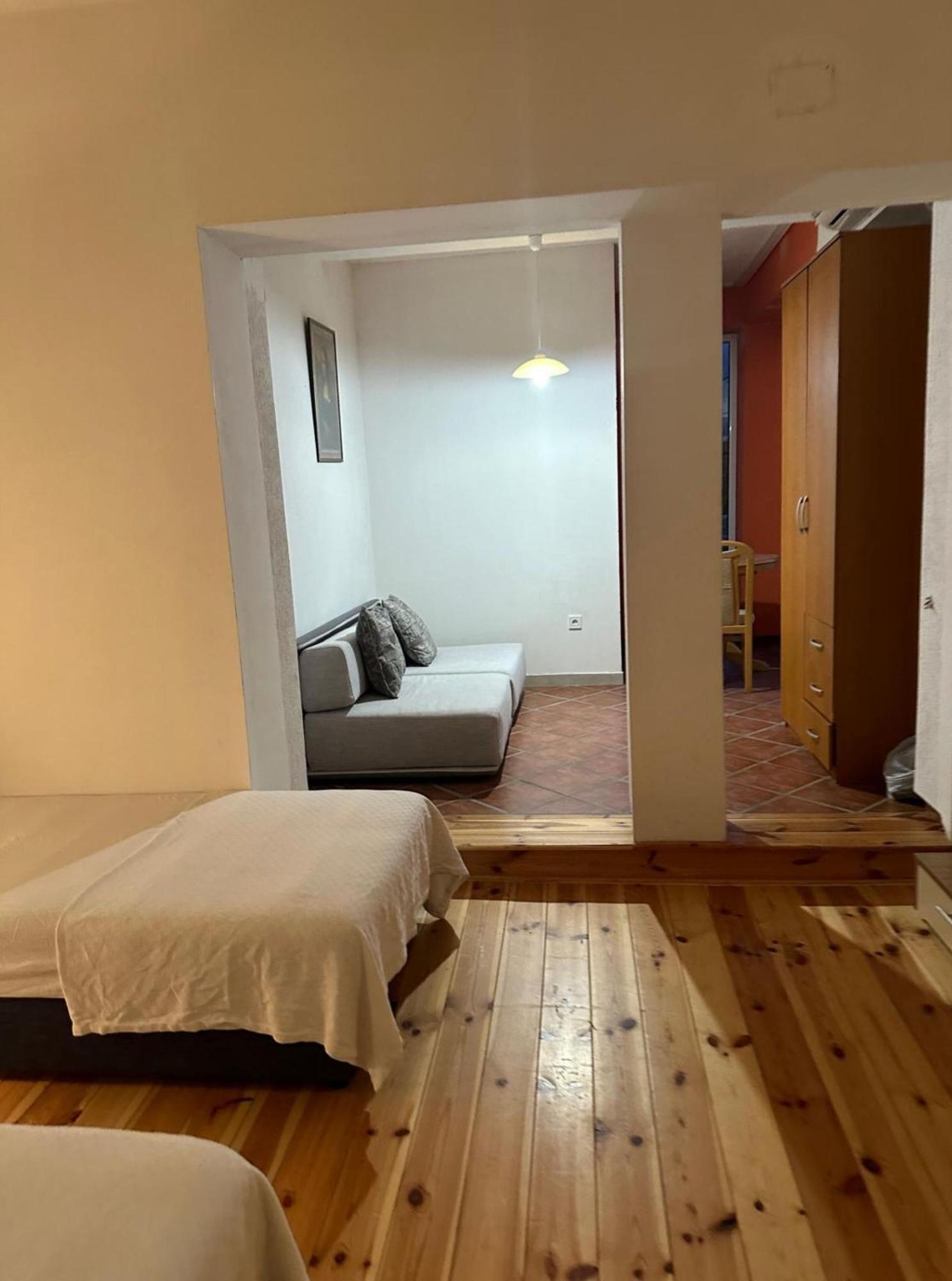 Themis Apart Hotel Kotor Bagian luar foto