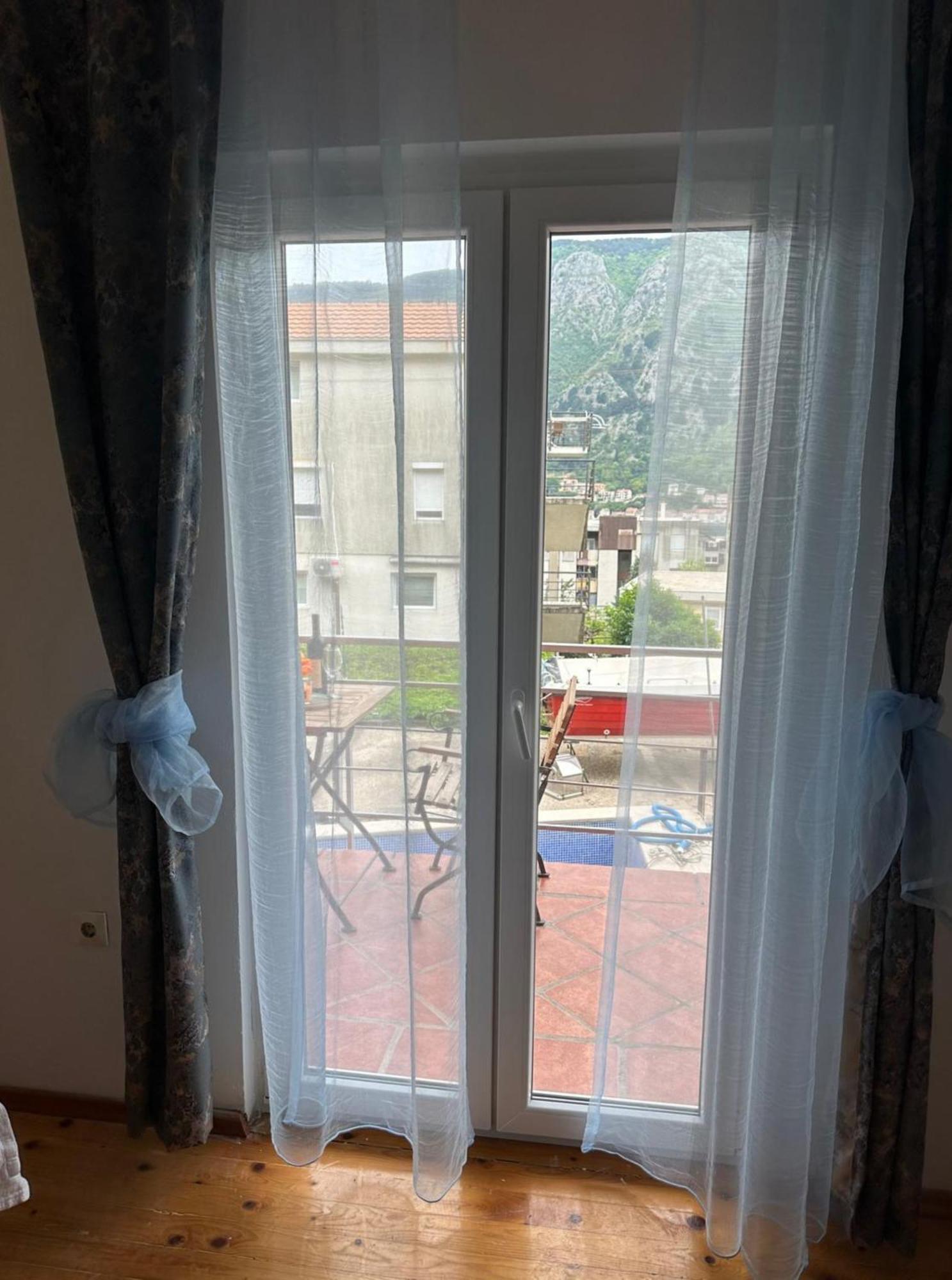 Themis Apart Hotel Kotor Bagian luar foto