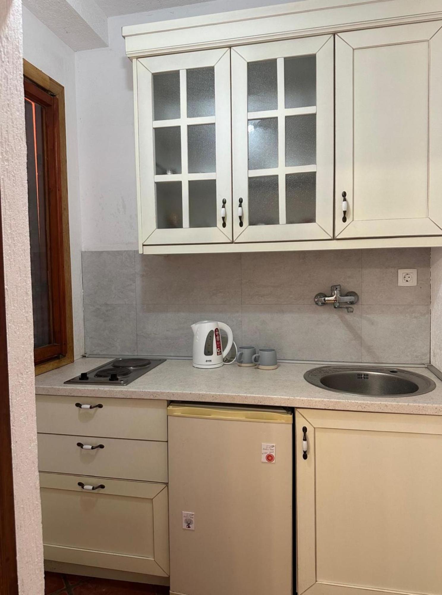 Themis Apart Hotel Kotor Bagian luar foto