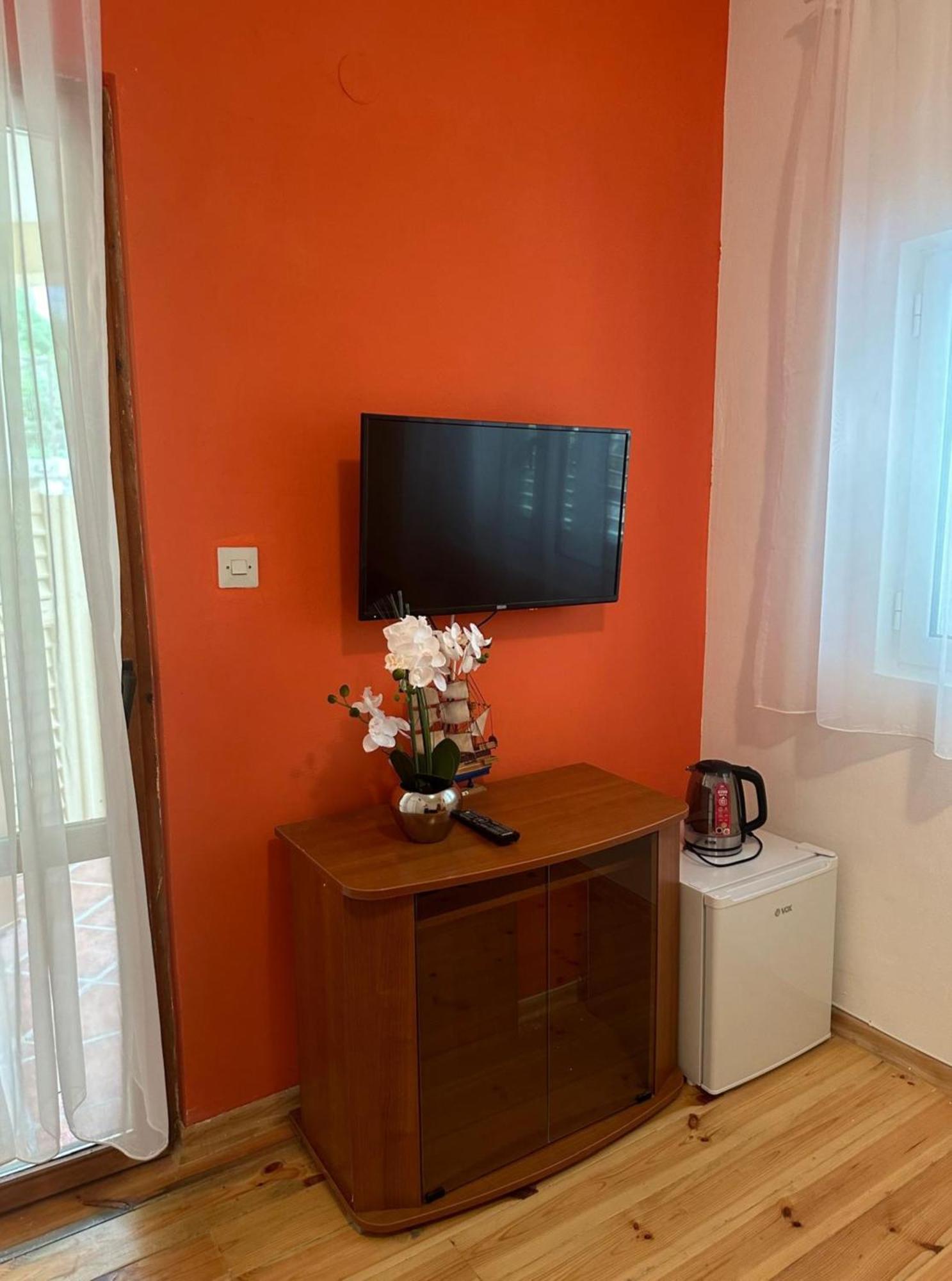Themis Apart Hotel Kotor Bagian luar foto